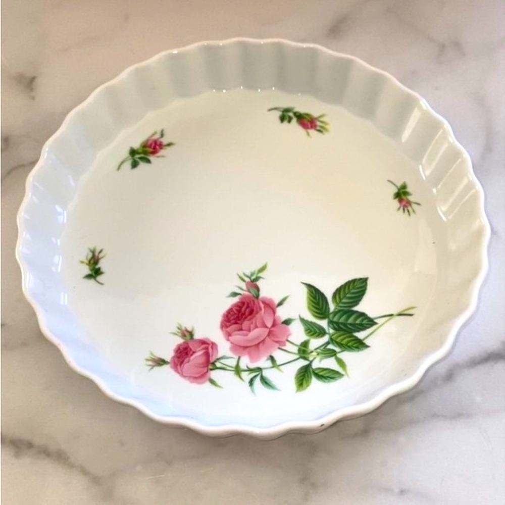 Vintage style ceramic pie dish